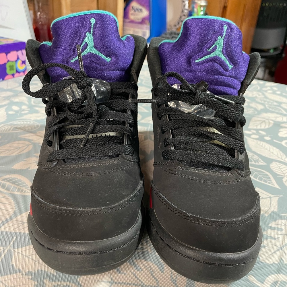 Retro Jordan 5’s Top 3 Fire Red Grape Metallic GS - Picture 2 of 5